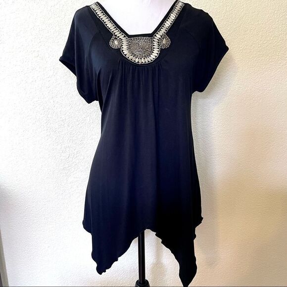 NWT White Mark Beaded Sharkbite Top U1D13 - Picture 1 of 8